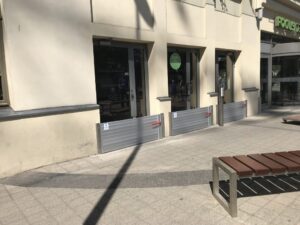 trzy bariery przeciwpowodziowe Acquastop Classic