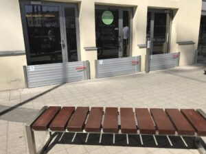 trzy bariery przeciwpowodziowe Acquastop Classic